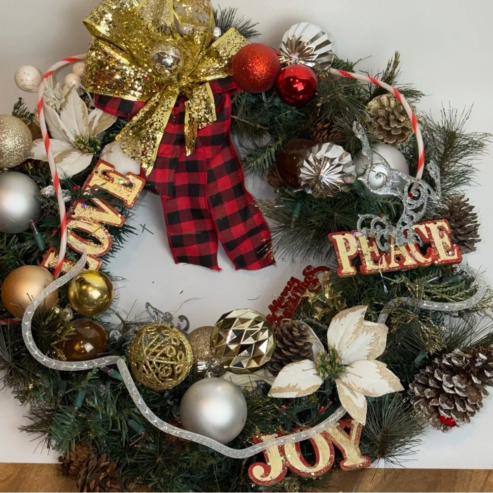Festive Holiday Wreath with Gold and Red Accents